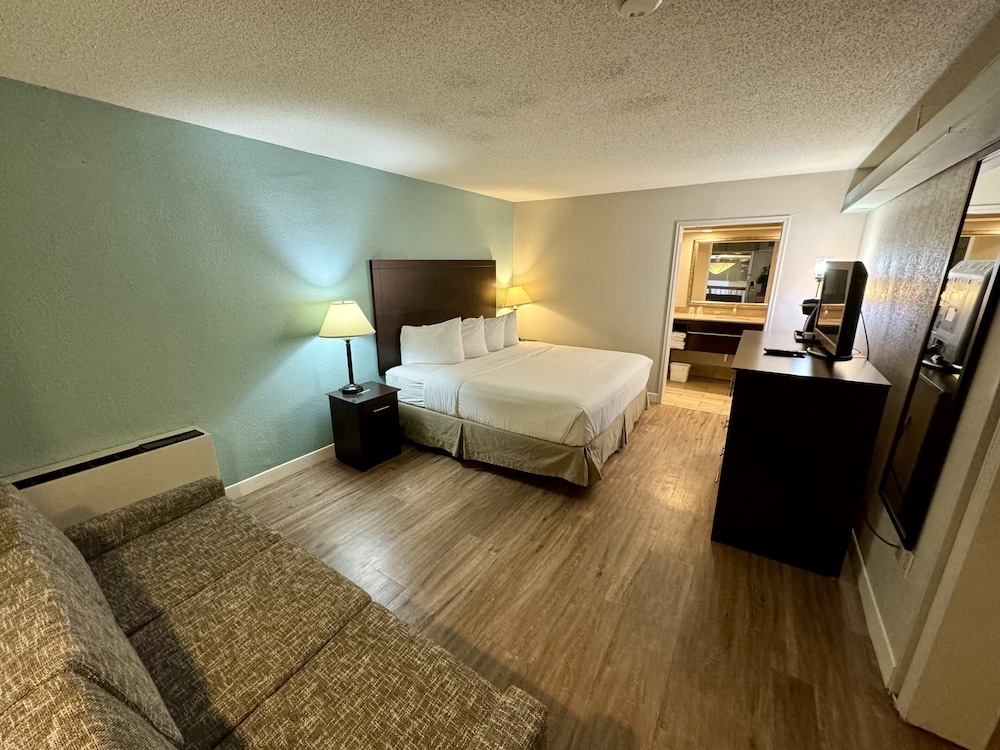 Suite, 2 Bedrooms - Photo 6
