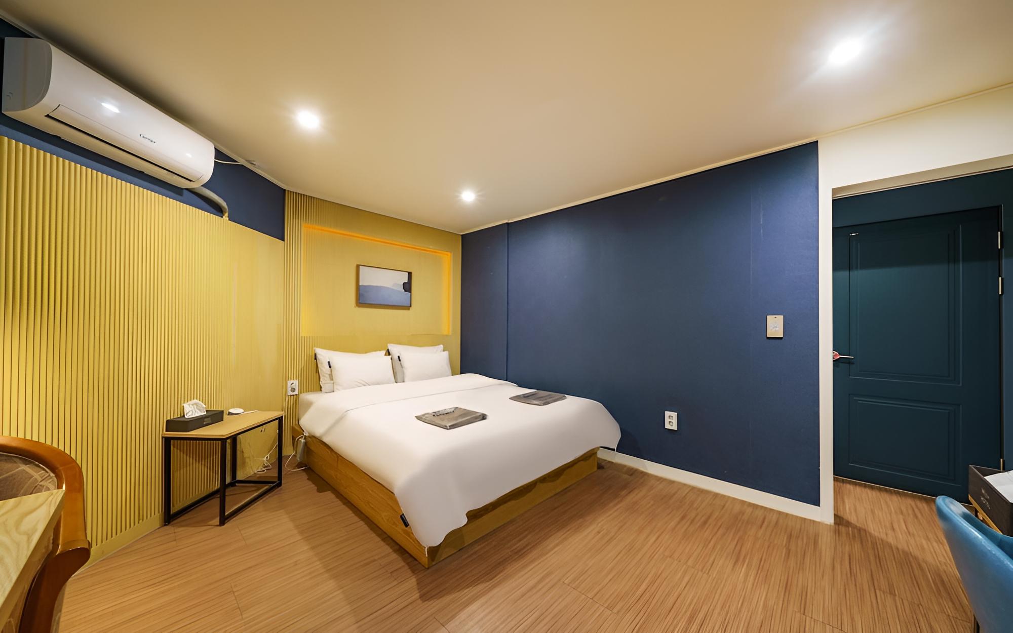 Room (Premium B (1 buggy PC 65-inch UHD Sma) - Photo 5