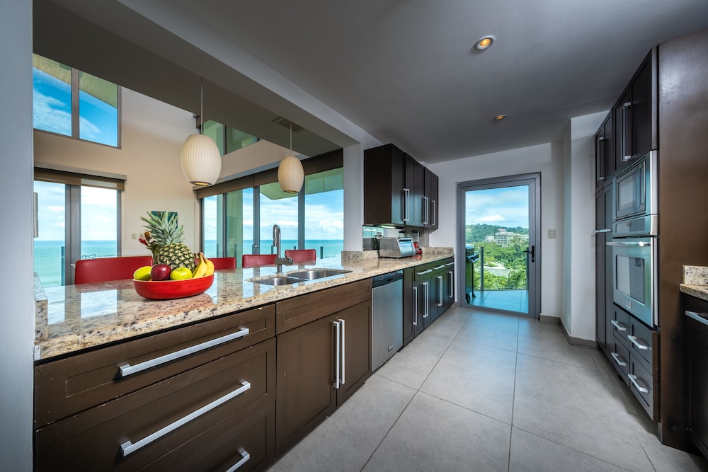 Penthouse, 4 Bedrooms (Diamante del Sol 801N) photo 1