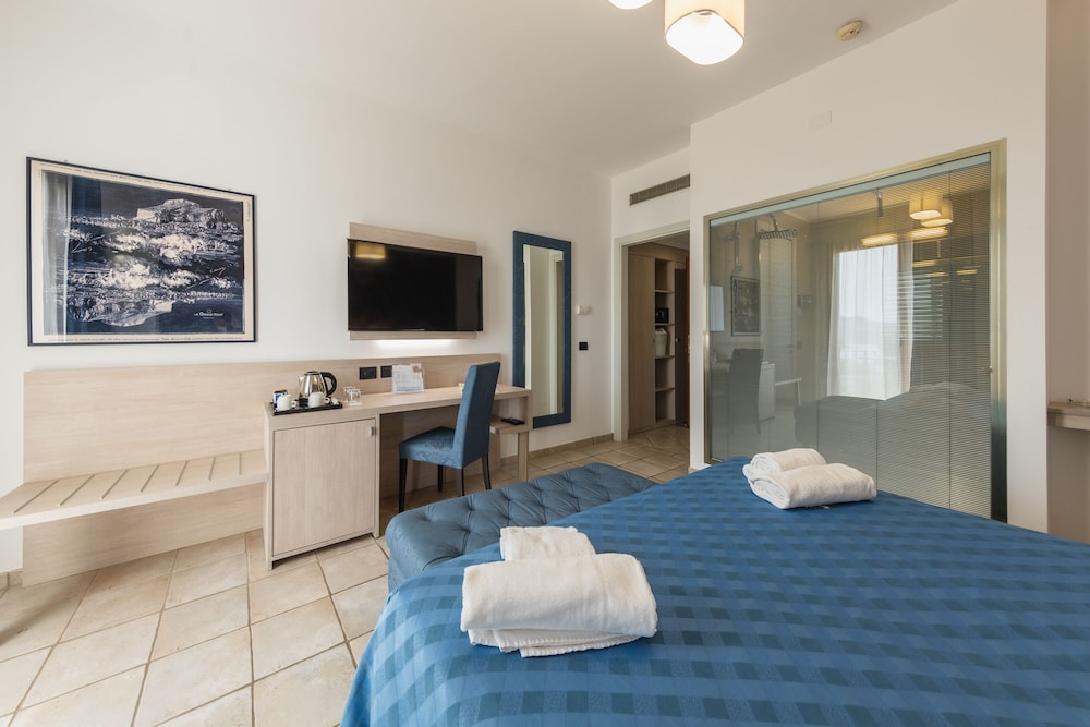 Exclusive Double Room, Hot Tub, Sea View photo 2