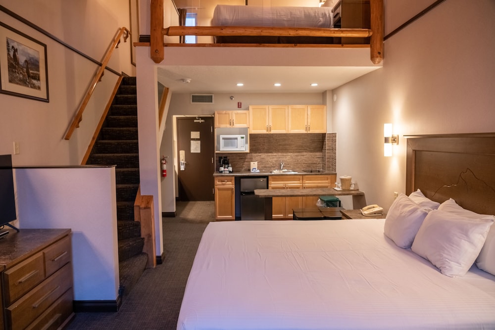 Loft, Multiple Beds