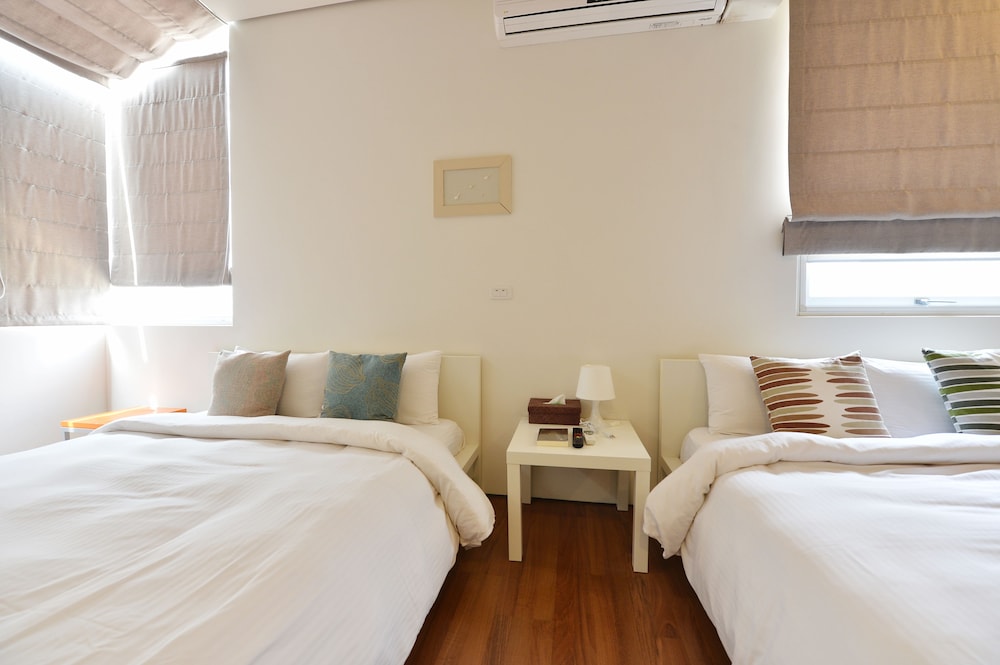 Family Quadruple Room, 2 Double Beds, Ocean View, Beachside photo 3