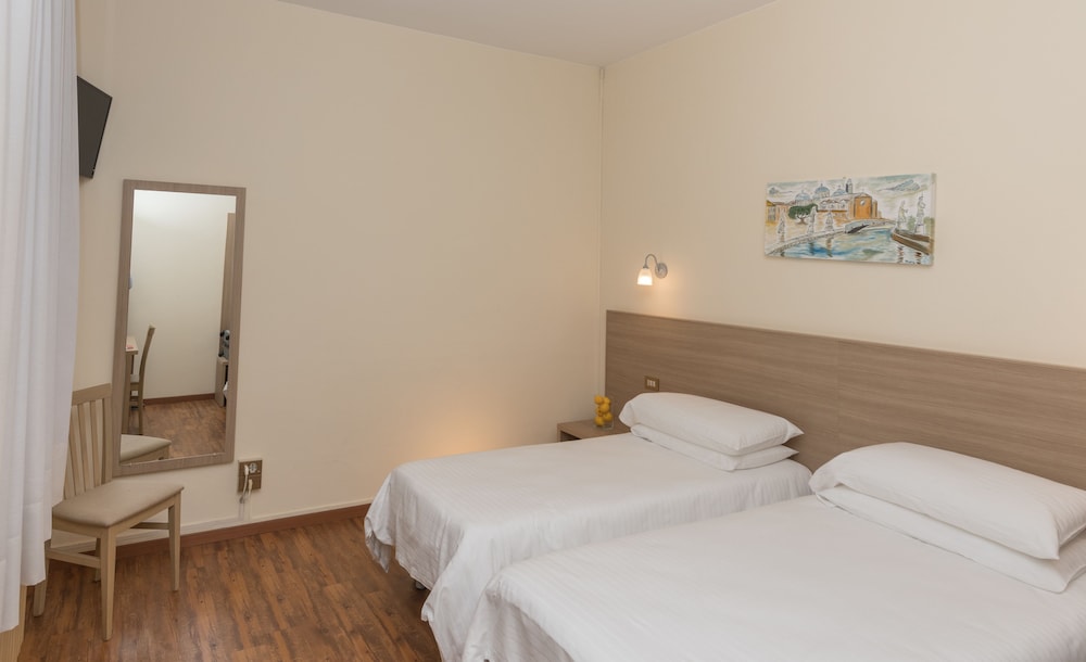 Standard Quadruple Room - Photo 3