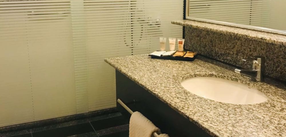 Deluxe Room, Multiple Beds - Photo 11