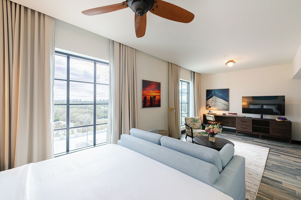 Deluxe Studio, 1 King Bed, Balcony, River View