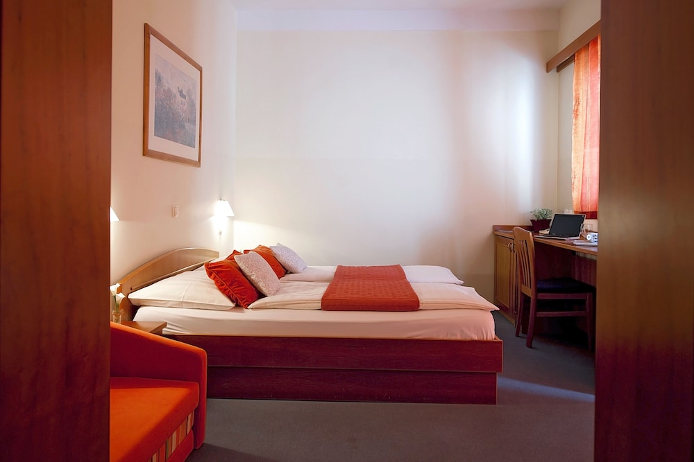 Double or Twin Room - Photo 7