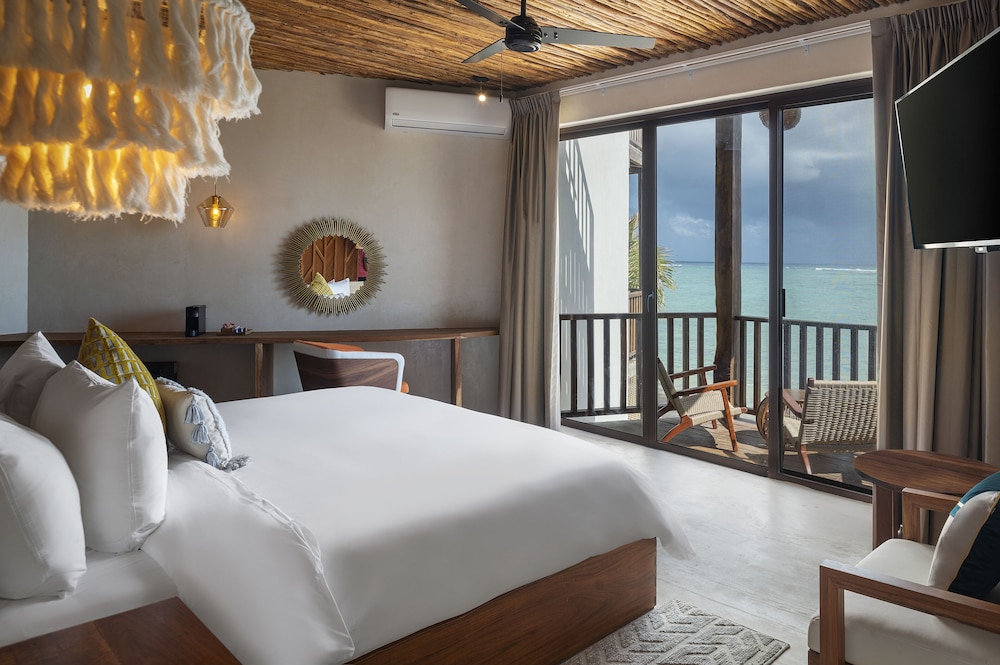 Beachfront Upper King - Photo 1