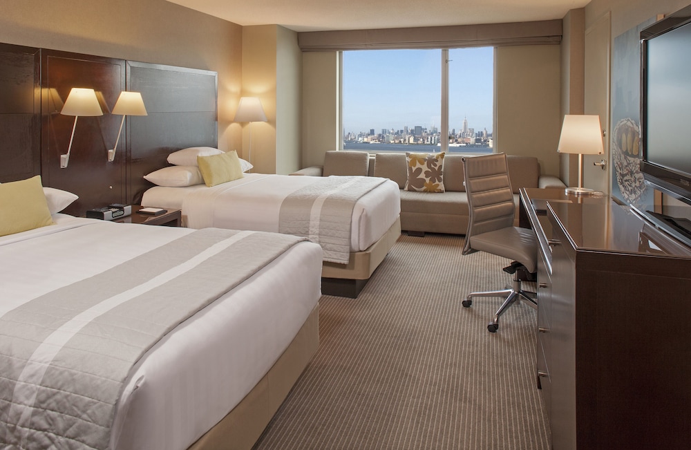 Room, 2 Double Beds, River View (NYC View) - Photo 5