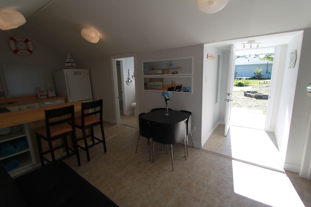 3 Bedroom Cottage, 5 Beds with Sofabed photo 3