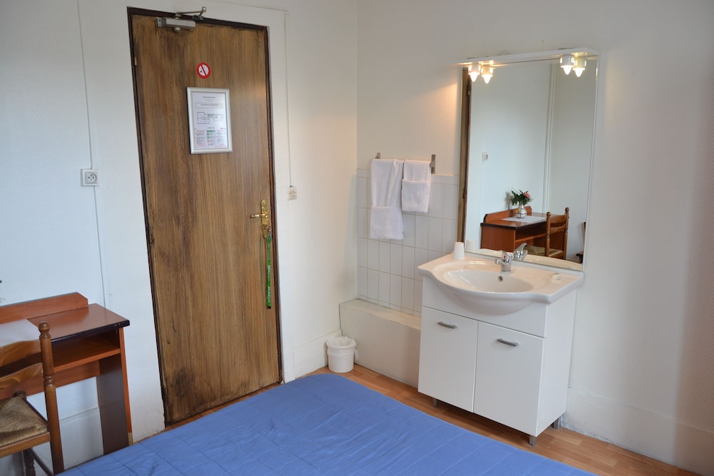 Family Room, Private Bathroom (shared toilets) photo 2
