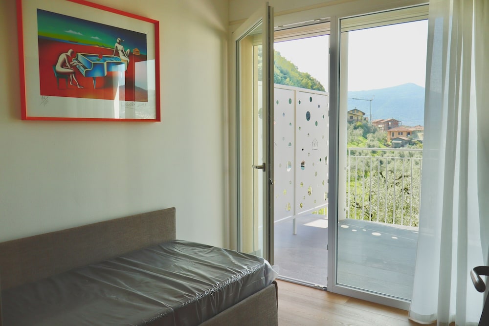 Signature Apartment, Balcony, Lake View photo 2