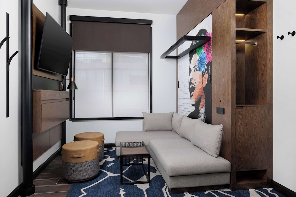 Room, 1 Queen Bed, Bathtub (Mobility & Hearing) photo 2