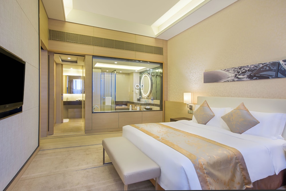 Standard Room, 1 King Bed, Smoking, Garden View photo 2