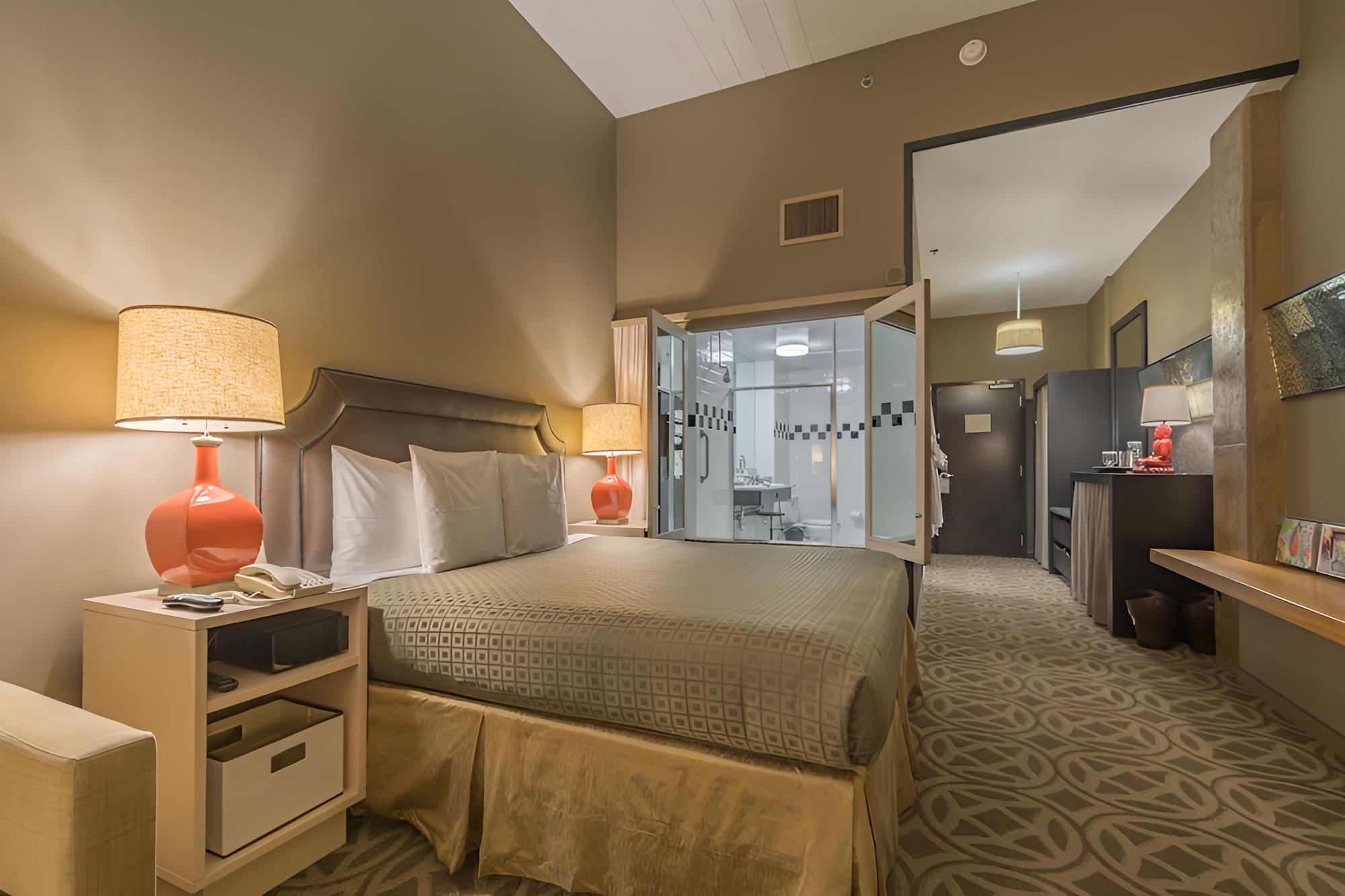 Luxury Loft, 1 King Bed, Bathtub photo 1