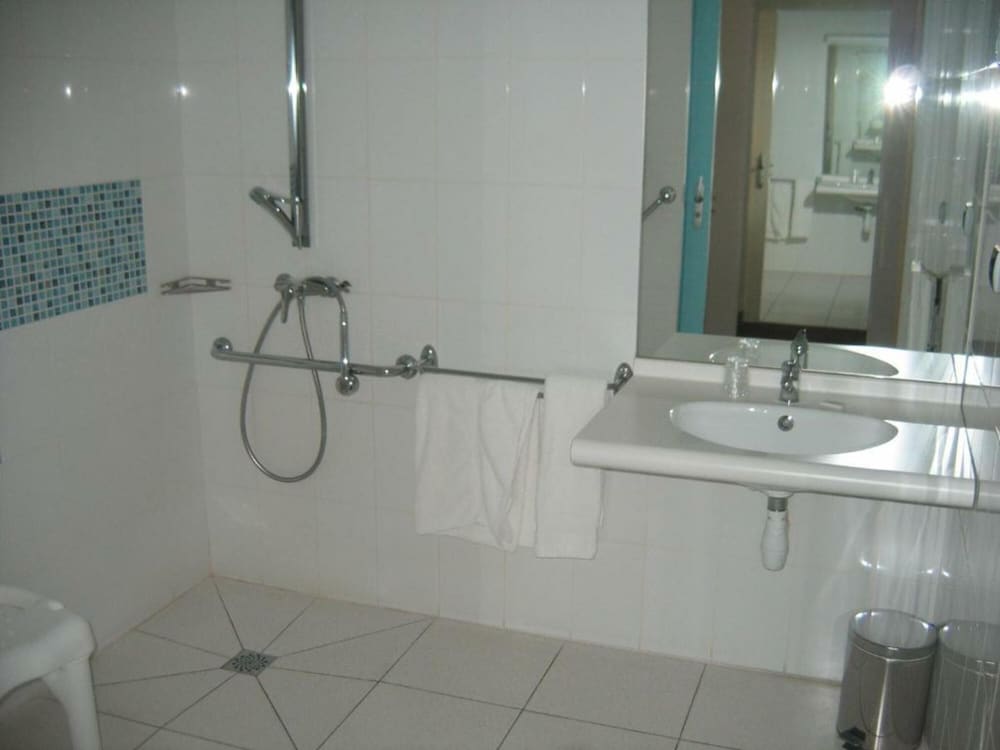 Standard Twin Room photo 2
