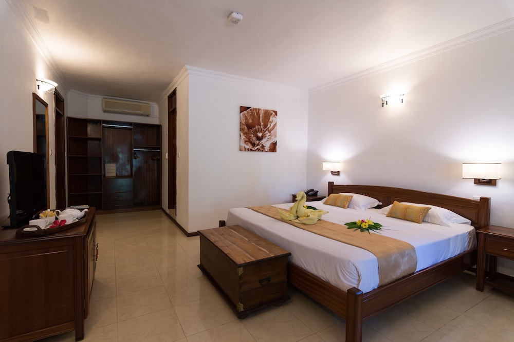 Superior Room, 1 King Bed, Terrace, Garden Area
