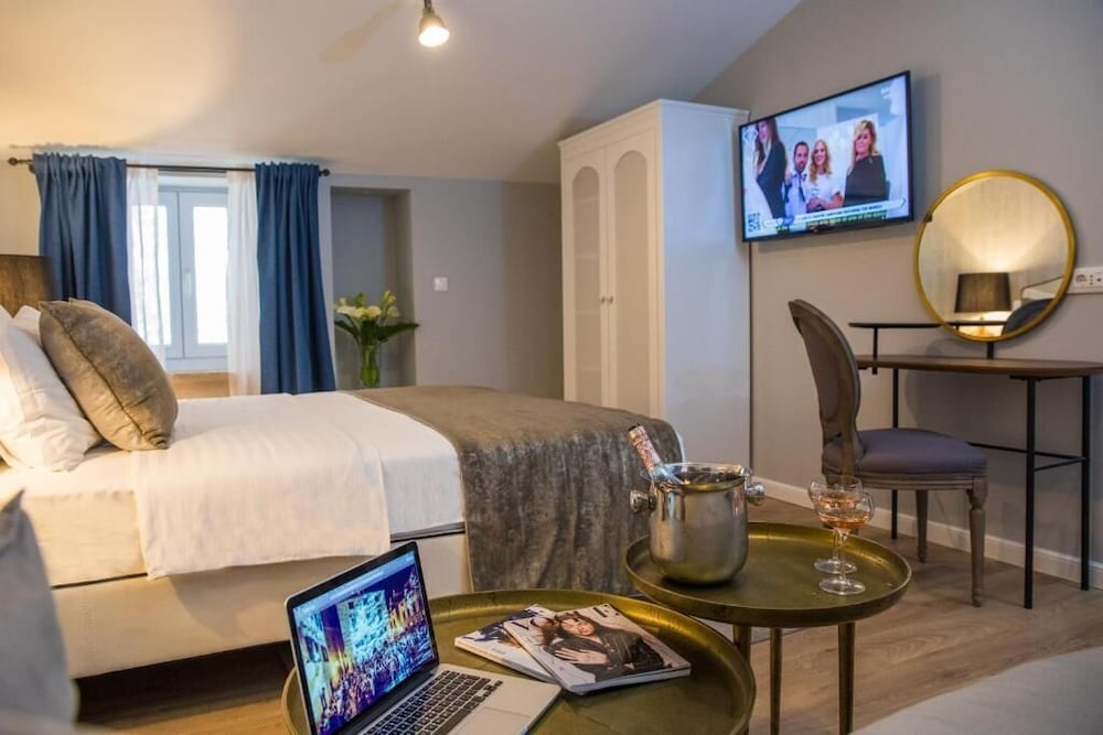 Junior Studio Suite