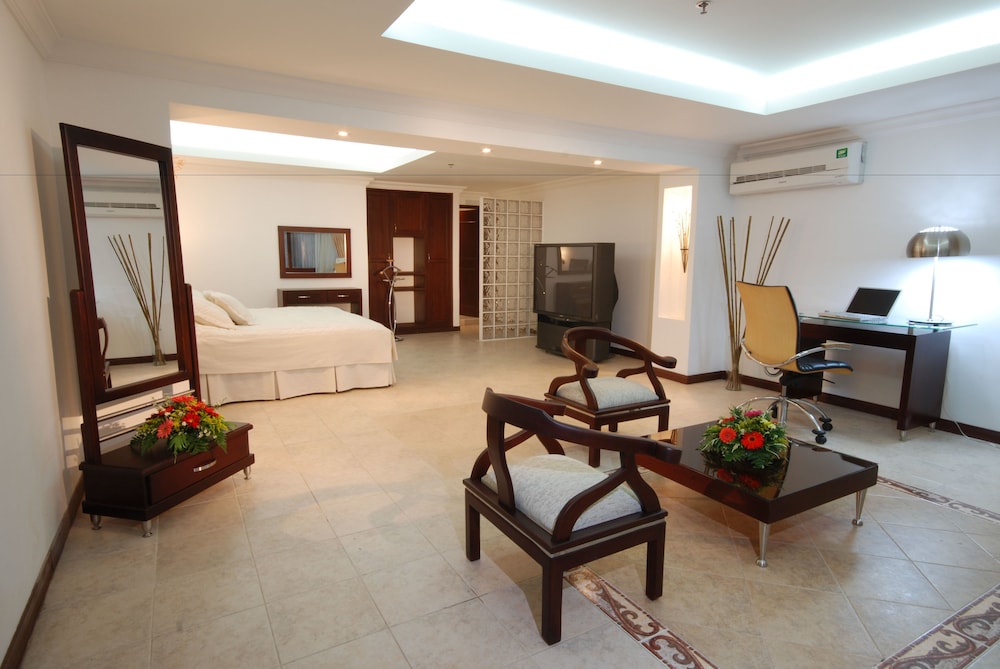 Junior Suite, Jetted Tub photo 2