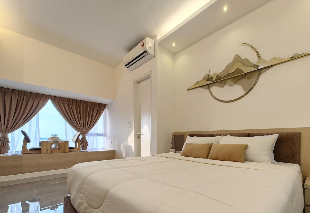 Premium Studio, 1 King Bed, Bathtub, City View