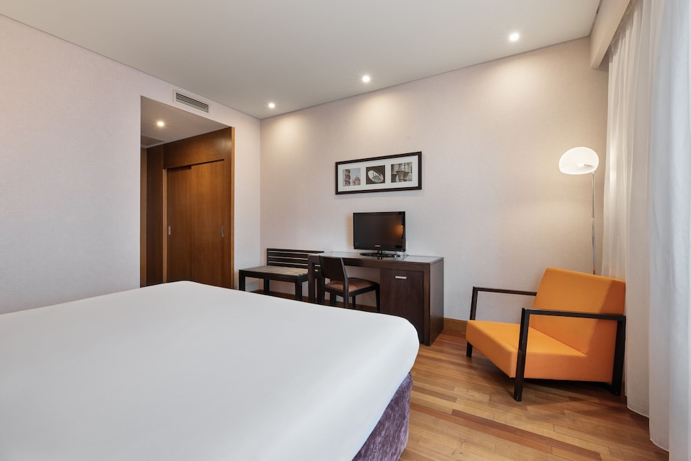 Standard Double or Twin Room - Photo 8