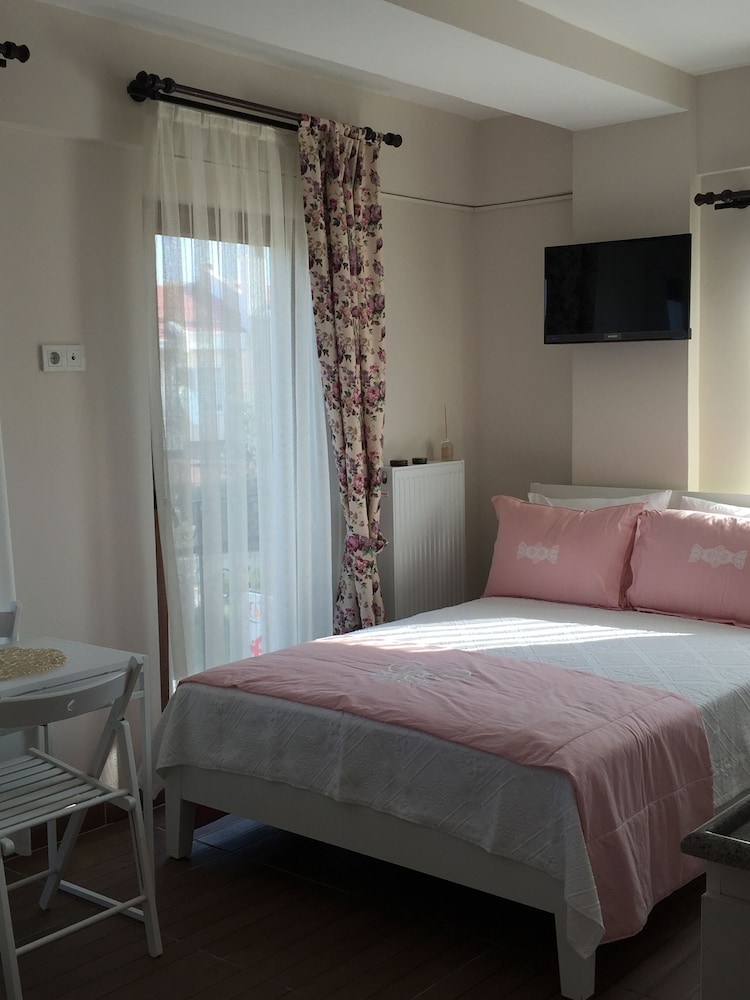 Standard Triple Room, Multiple Beds, Garden View photo 2