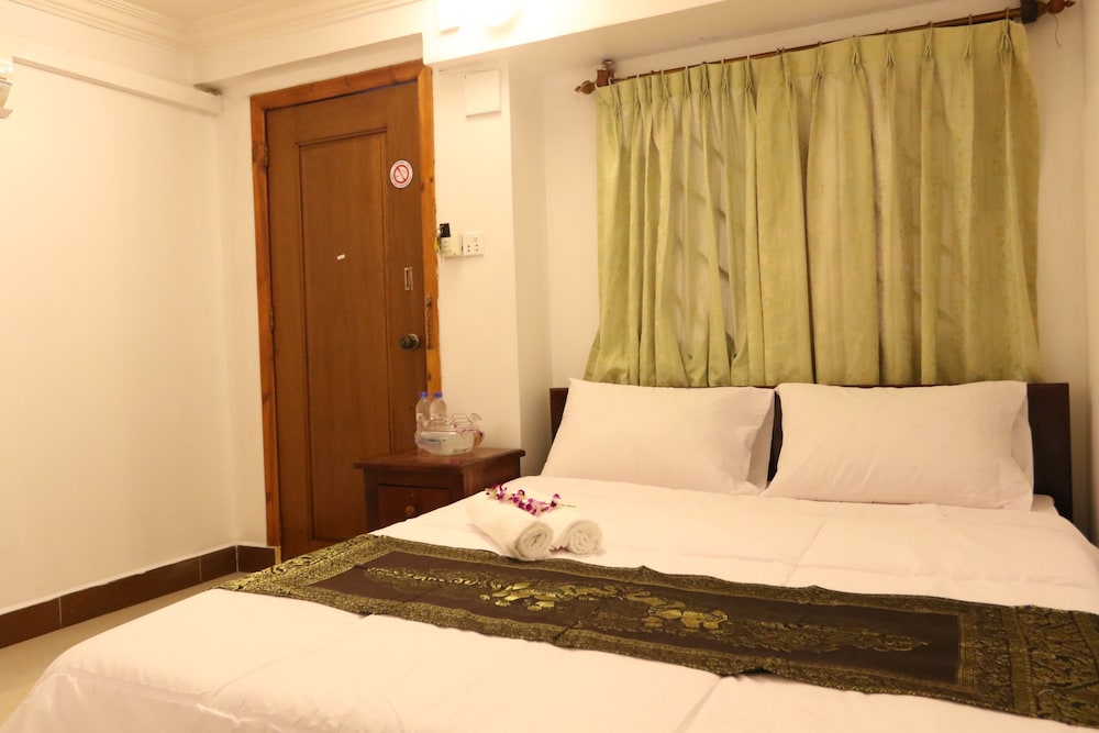 Economy Double Room, 1 Queen Bed photo 2