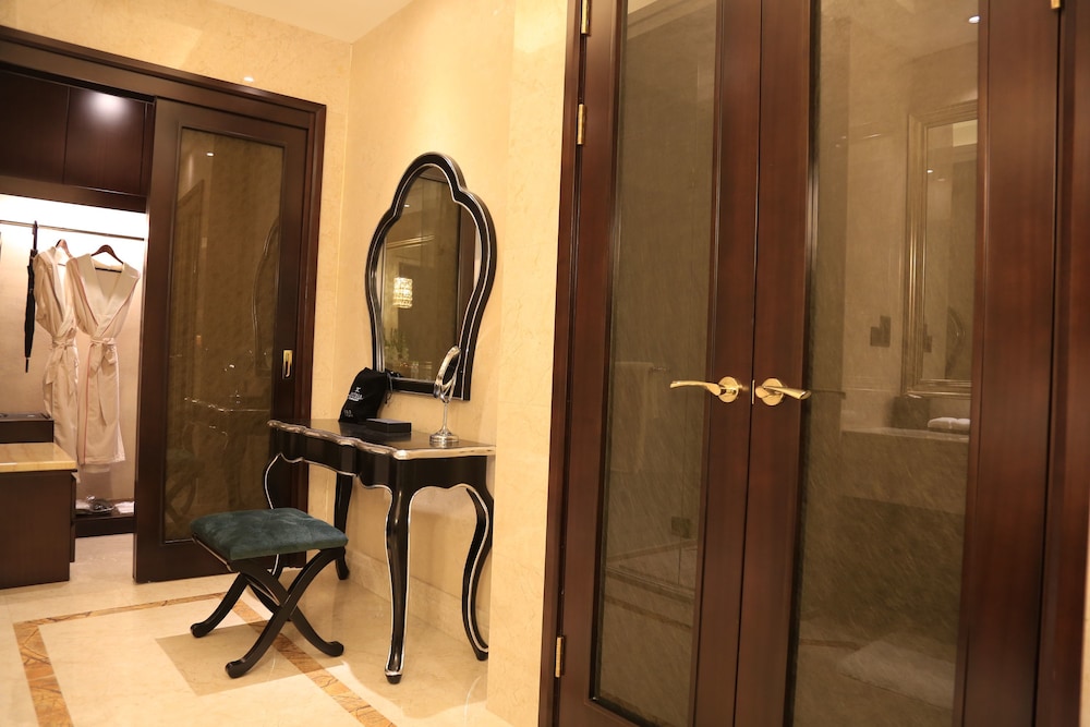 Executive Suite C photo 2
