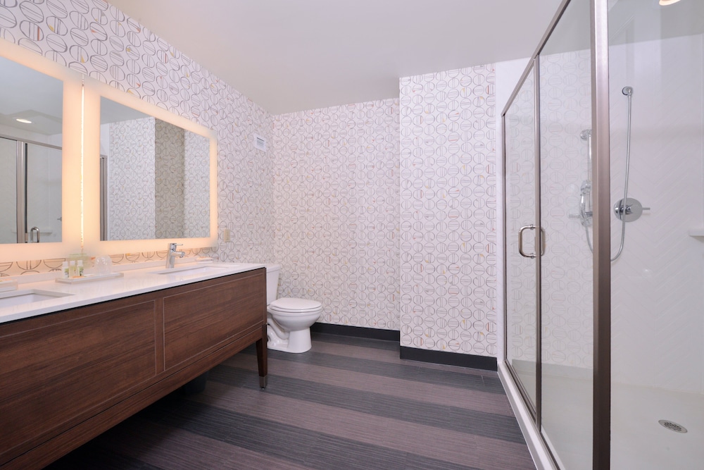 Standard Room, Multiple Beds - Photo 5