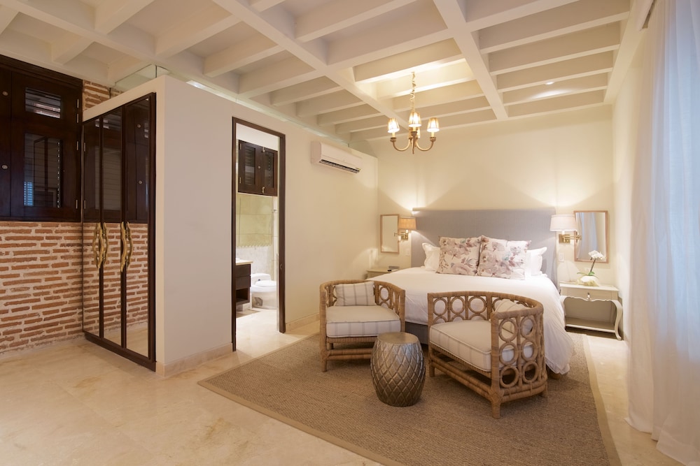 Suite, 1 King Bed photo 2