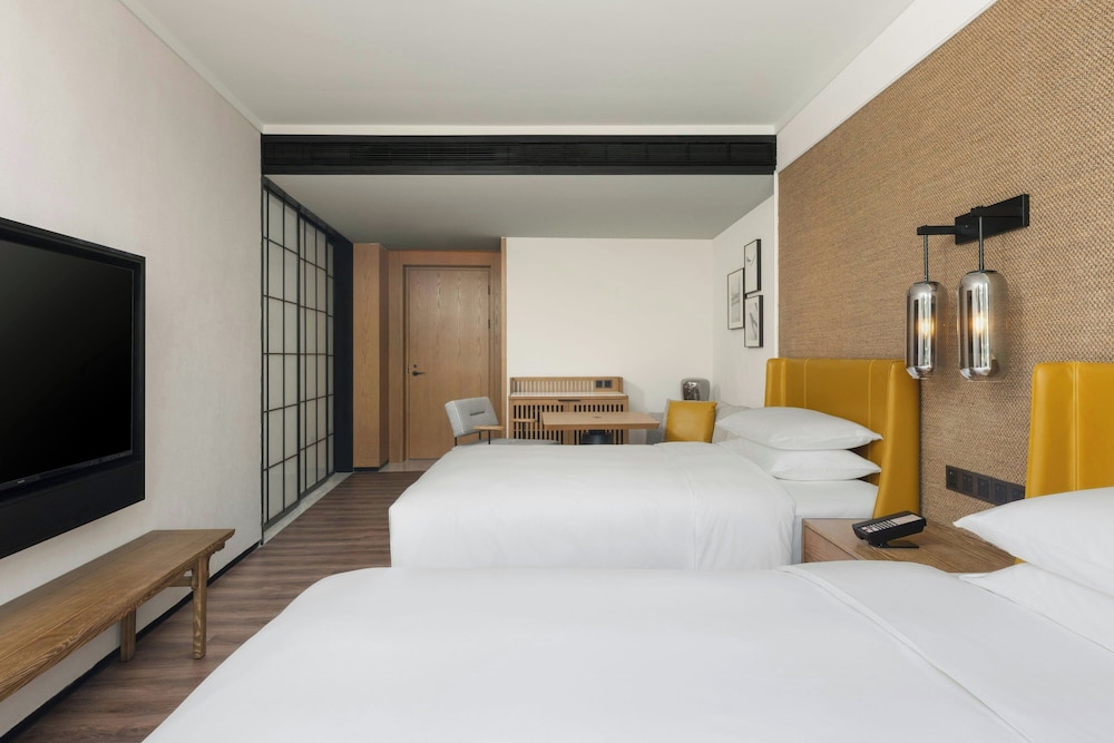 Deluxe Room, 2 Double Beds, City View