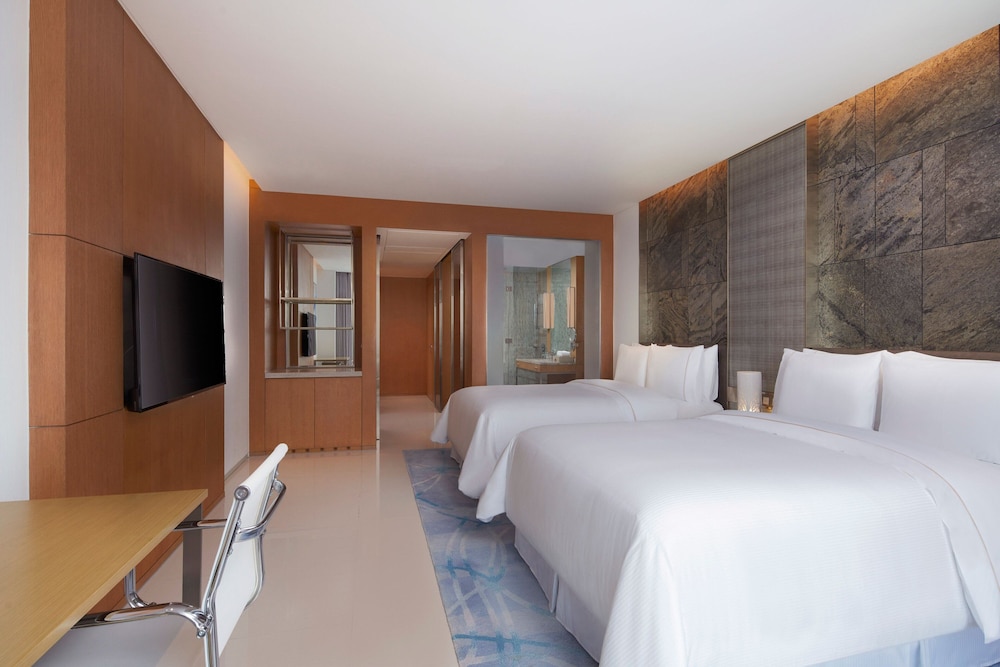 Basic Room, 2 Double Beds, City View - Photo 3