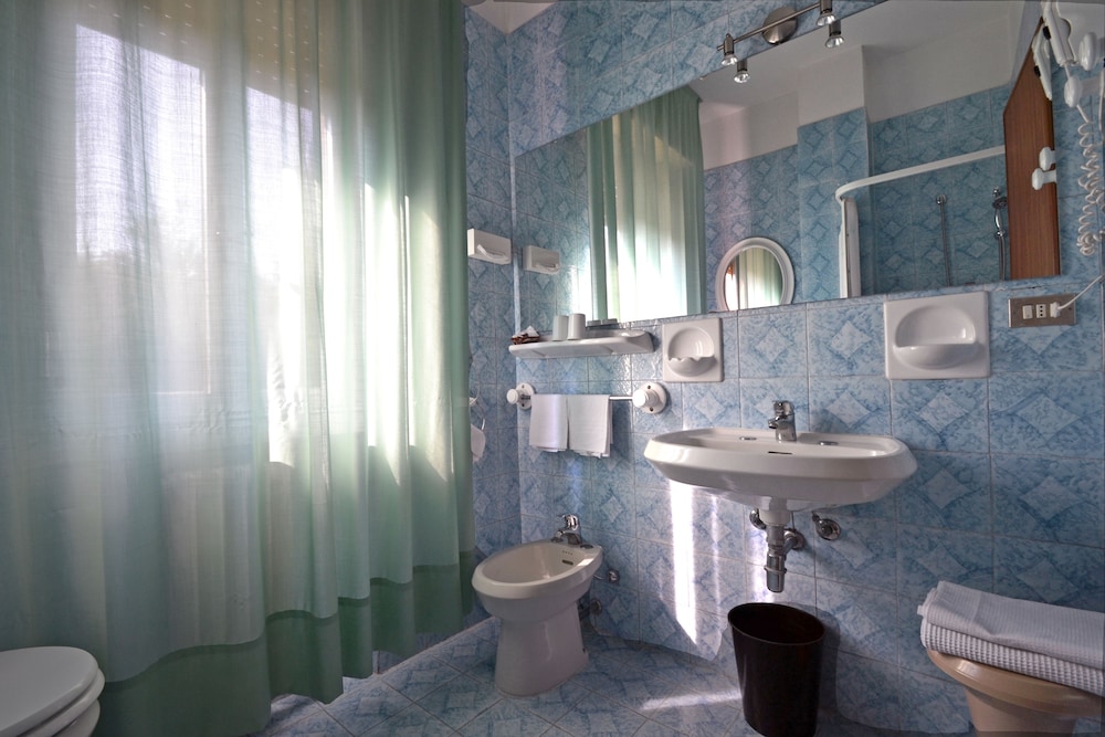 Superior Quadruple Room photo 3