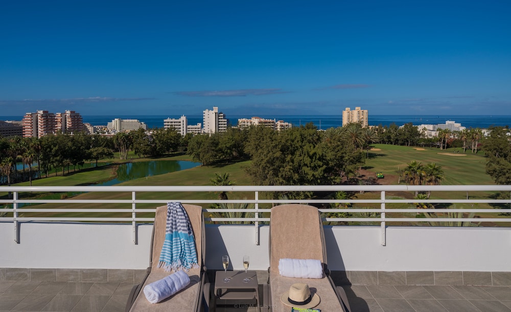 Suite, Balcony, Golf View (2 adults and 2 children) thumbnail 6