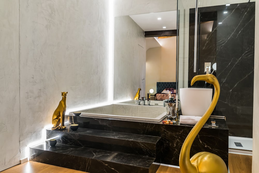 Superior Suite - Photo 21