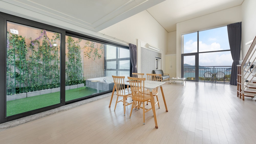 Basic Room, 1 Bedroom (B202 (Loft-style / Spa)) photo 2