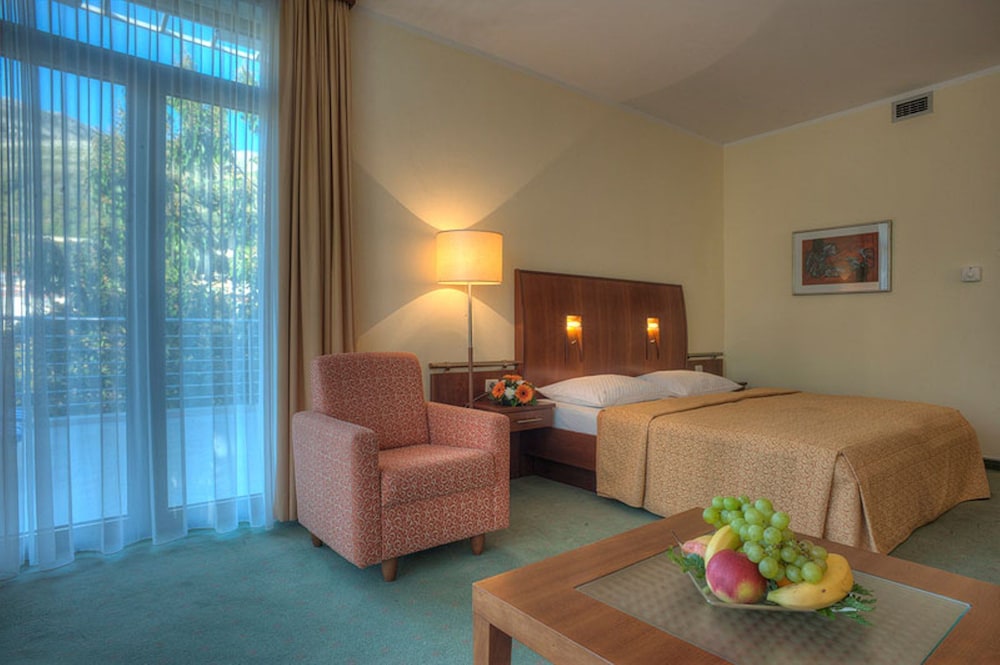 Junior Suite, Balcony, Garden View