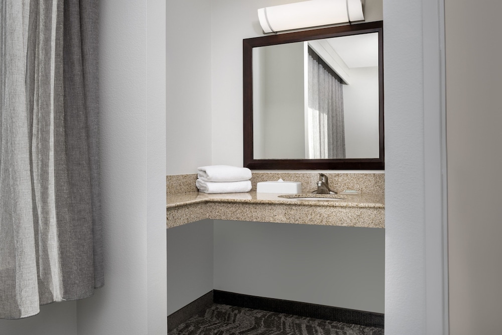 Suite, Multiple Beds - Photo 10