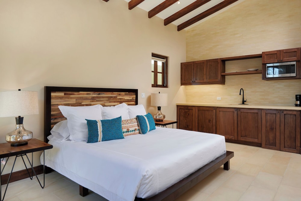Deluxe Studio, 1 King Bed, Kitchenette, Ocean View (23 Calle Cartagena | 1 BR | 1 BA) photo 2