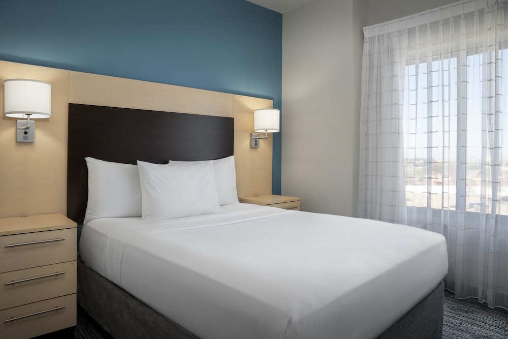 Suite, 2 Bedrooms - Photo 1