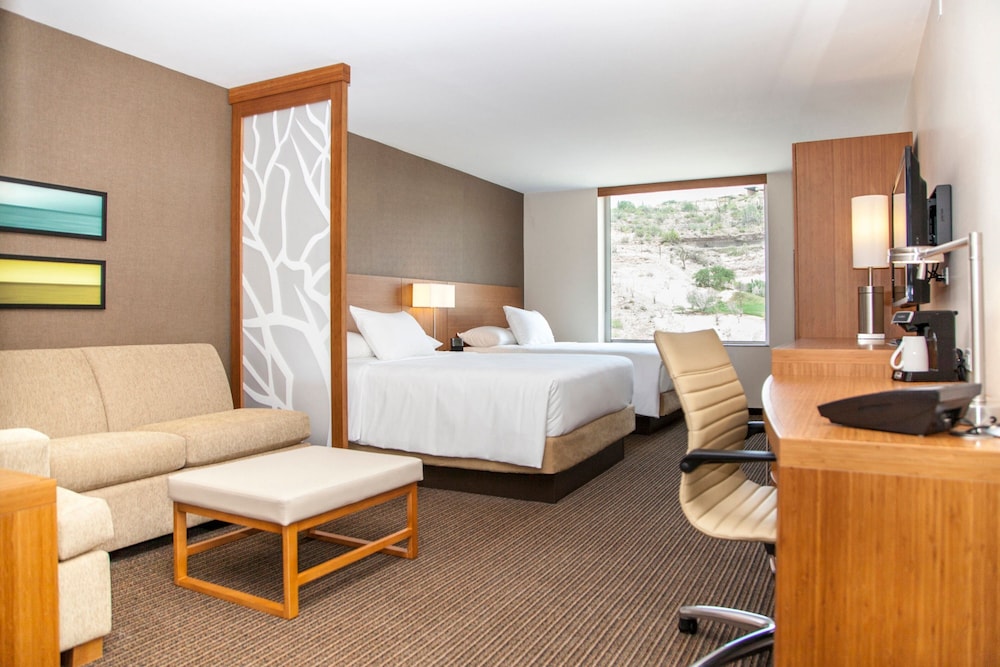 Deluxe Room, 2 Queen Beds, Golf View photo 3