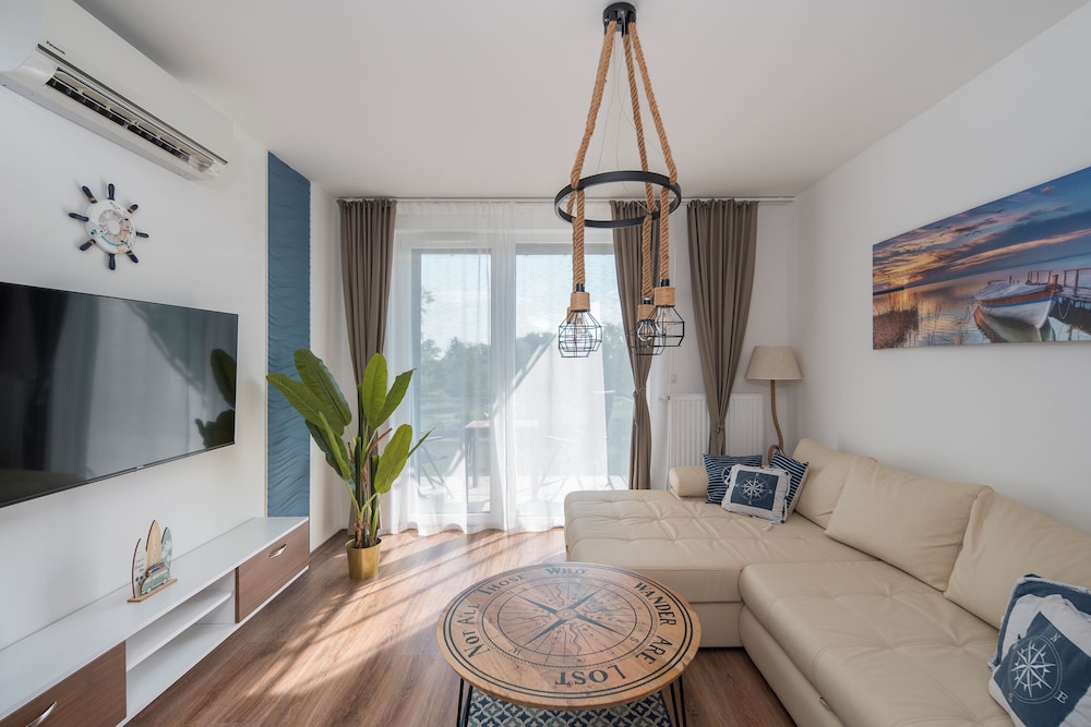 Traditional Apartment photo 3