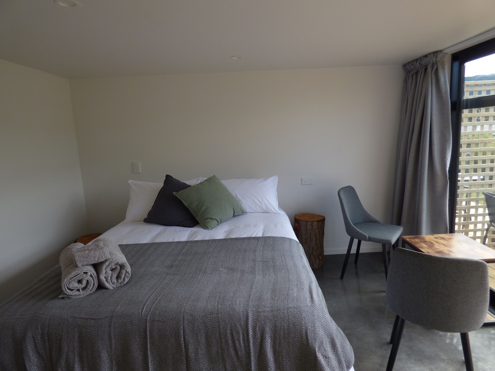 Superior Double Room, 1 Queen Bed, Lagoon View photo 3
