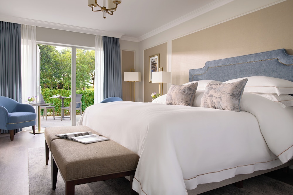 Lodge Bedroom ( 2 minute walk from main hotel building) - Photo 3