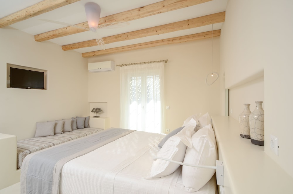 Junior Suite, Partial Sea View - Photo 2
