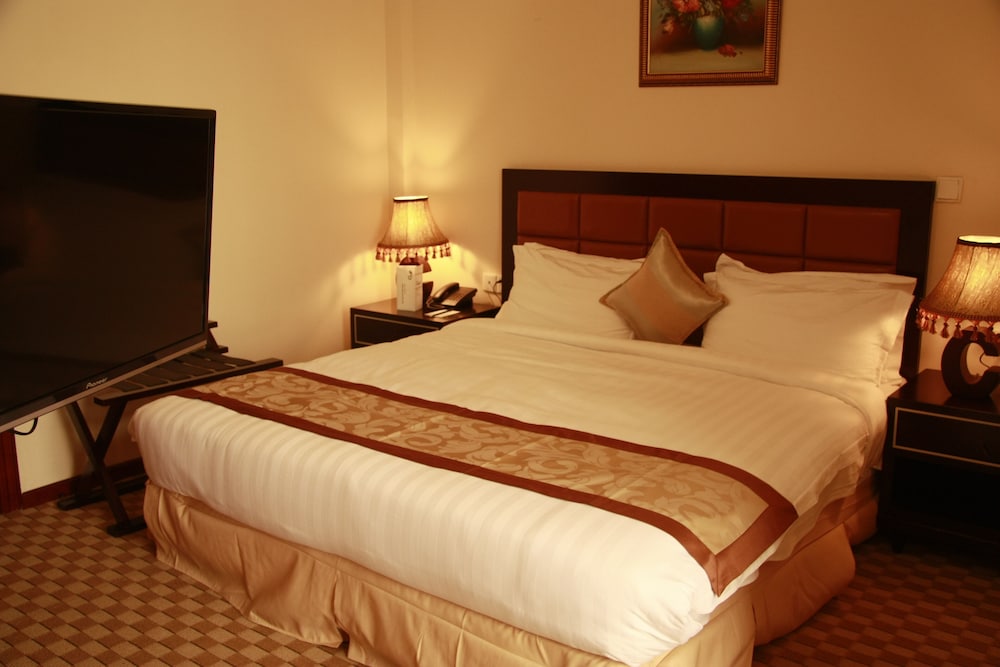 Deluxe Room, 1 King Bed, Non Smoking, City View photo 2