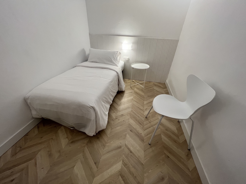 Basic Room, Shared Bathroom photo 3