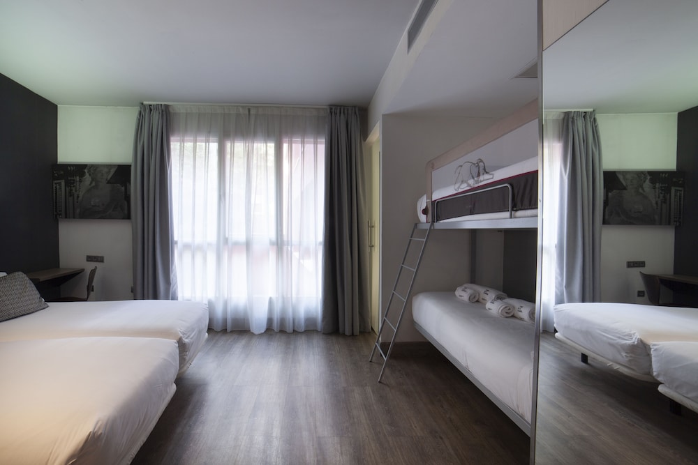 Quadruple Room - Photo 2