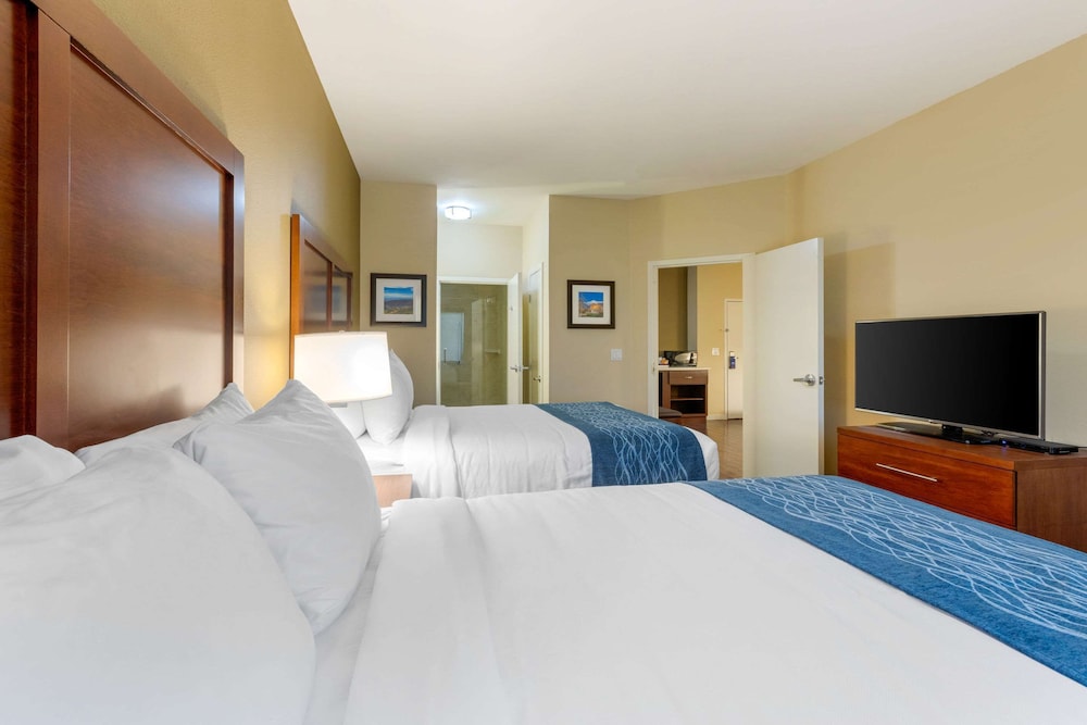 Suite, 2 Queen Beds, Non Smoking - Photo 3