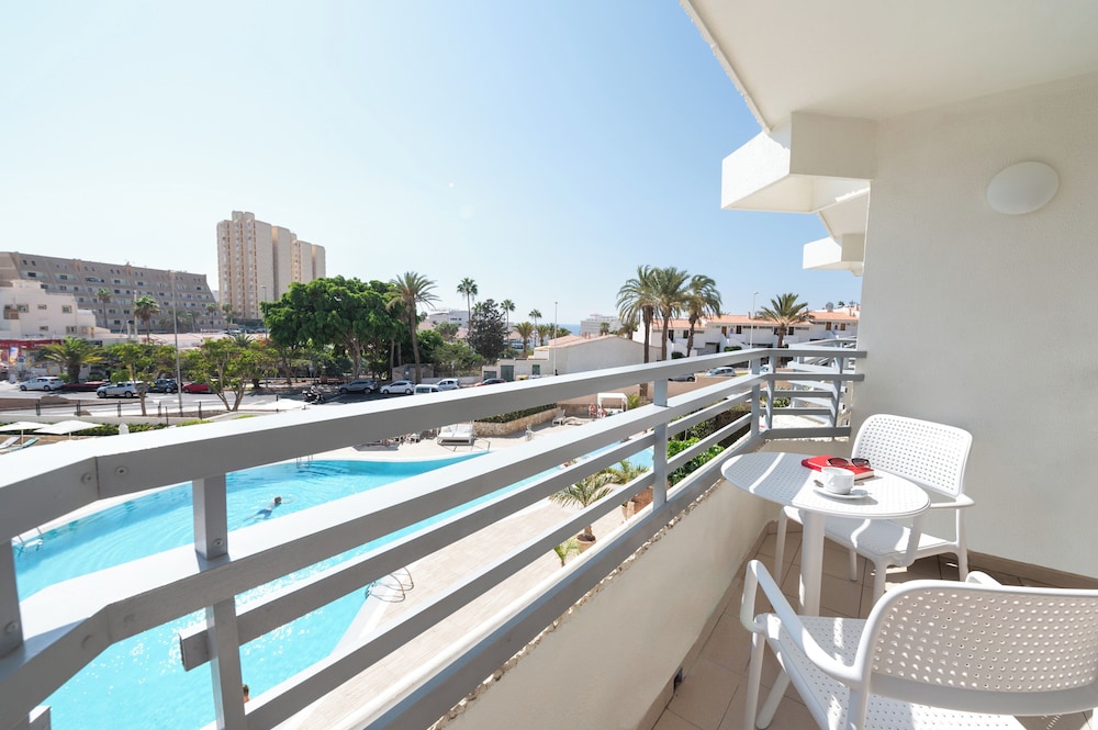 Double Room Single Use, Pool View