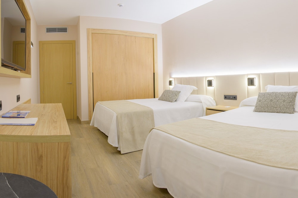 Standard Triple Room (2 Adults + 1 Child) photo 3